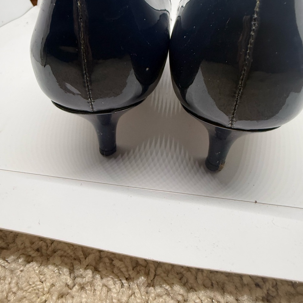 Prada Women's Elegant navy patent leather Heels - Picture 8 of 13